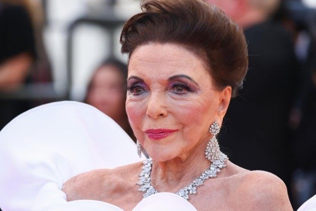 Joan Collins (92 l.) przyćmiła wszystkich w Cannes — i nikt nie mógł uwierzyć, jak wyglądała na czerwonym dywanie