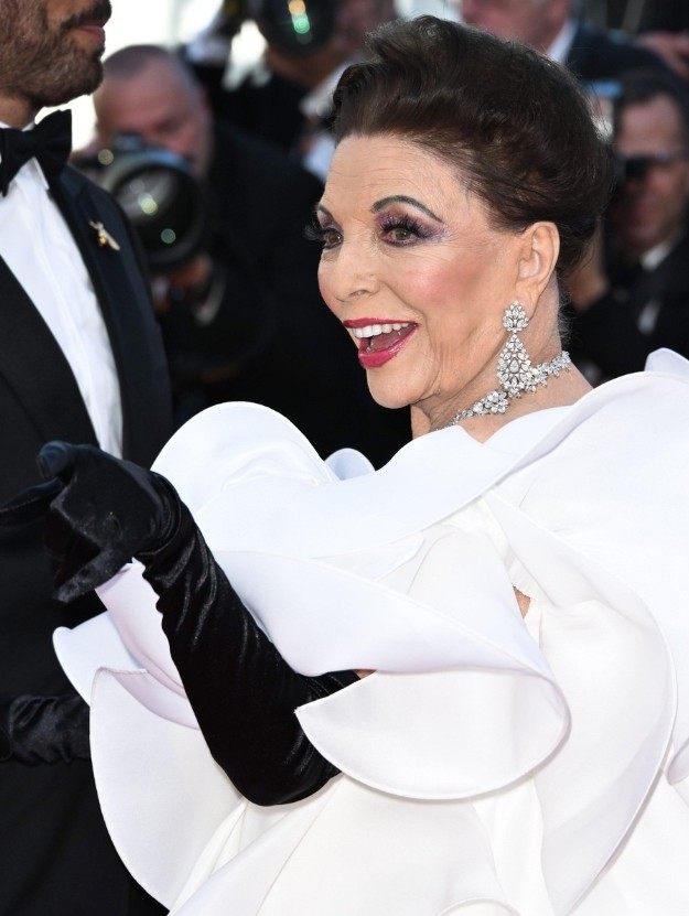 Joan Collins (92 l.) przyćmiła wszystkich w Cannes — i nikt nie mógł uwierzyć, jak wyglądała na czerwonym dywanie