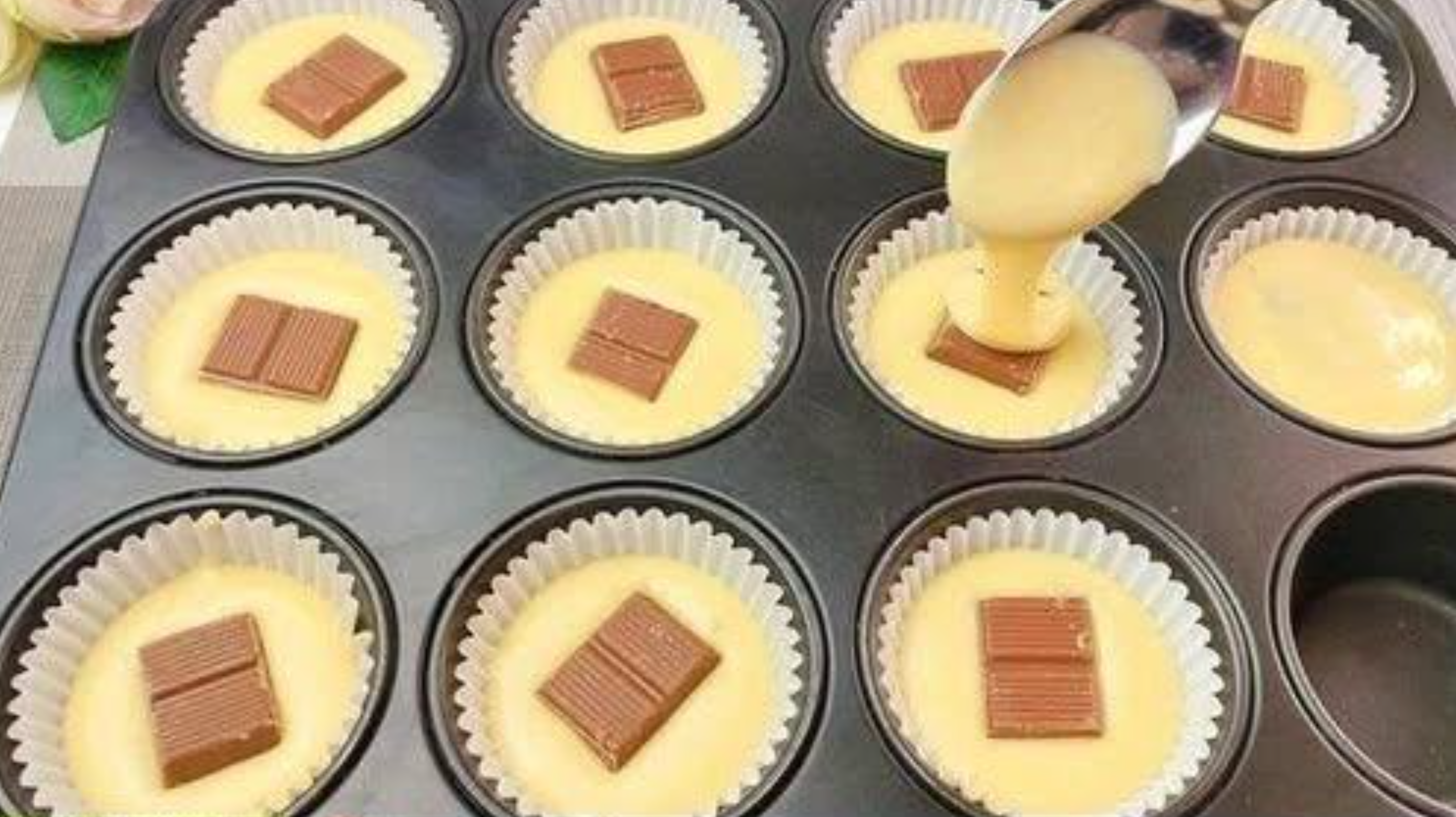 Są po prostu fantastyczne: czekoladowe muffinki pieką się w piekarniku zaledwie 3 minuty!