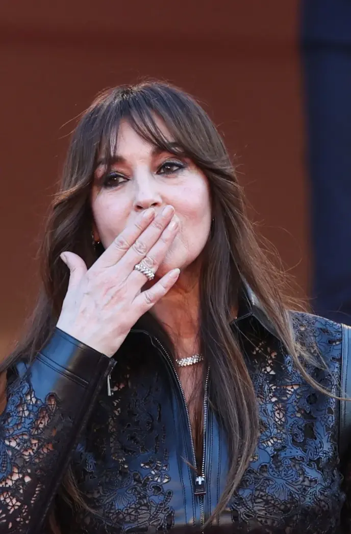 Pojawienie się 61-letniego Bellucciego w Cannes nazwano “przykładem złego smaku”