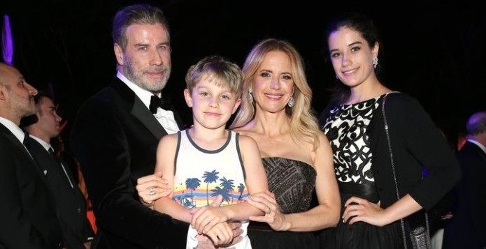 John Travolta udostępnił rzadkie rodzinne zdjęcie —, a fani nie mogą uwierzyć, jak wysoki był jego syn.