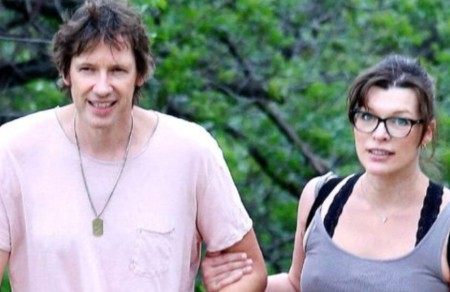 Ciężarna gwiazda akcji została zauważona przez paparazzi podczas rzadkiego rodzinnego wyjścia, a fani starali się rozpoznać aktorkę.