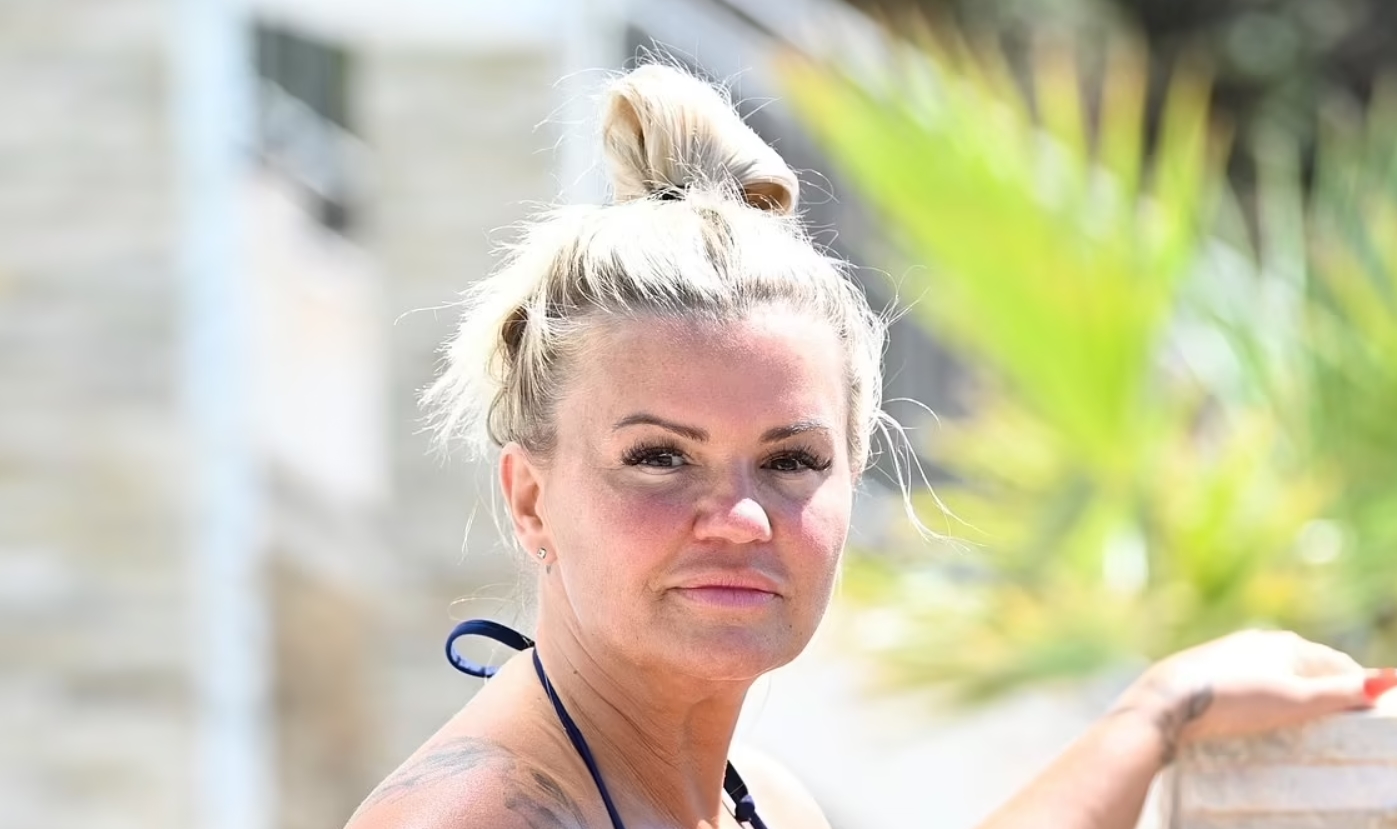 Od hałaśliwej sławy po cichy rodzinny komfort: Kerry Katona znalazła równowagę nad oceanem i czeka na dodatek do swojej rodziny.