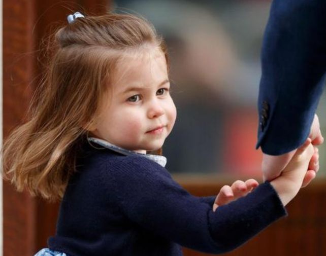 Niespotykane dotąd zdjęcie dla dzieci wywołało poruszenie: księżniczka Charlotte wygląda dokładnie jak księżna Diana!