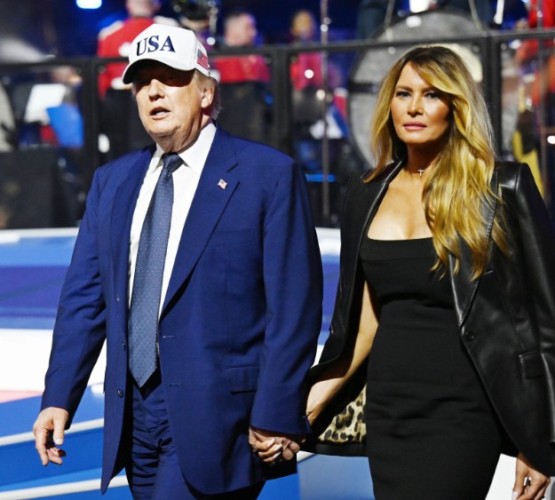 Melania Trump przyciągnęła wszystkie oczy w obcisłej sukience na turnieju UFC: fani byli zaskoczeni jej nieoczekiwanym wizerunkiem