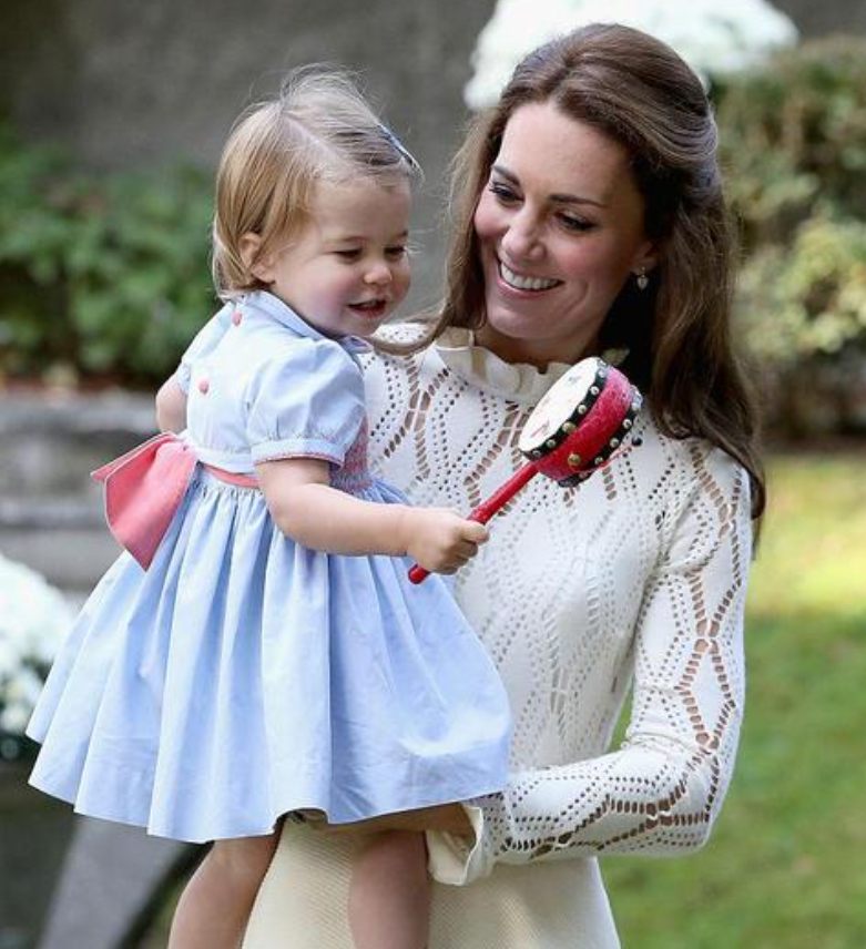 Niespotykane dotąd zdjęcie dla dzieci wywołało poruszenie: księżniczka Charlotte wygląda dokładnie jak księżna Diana!