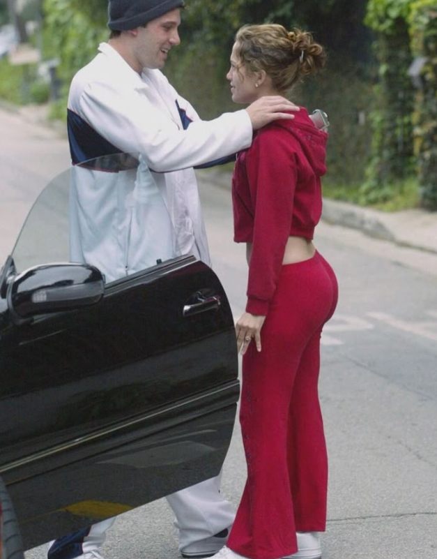 Ta słynna hollywoodzka para została uchwycona przed kamerami w rzadkim momencie: rozpoznałeś ich?