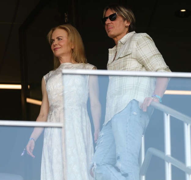 Nicole Kidman pojawiła się publicznie po rozwodzie — a teraz Urban najwyraźniej gryzie ją w łokcie. Ta «suknia zemsty» jest omawiana w całym Hollywood.